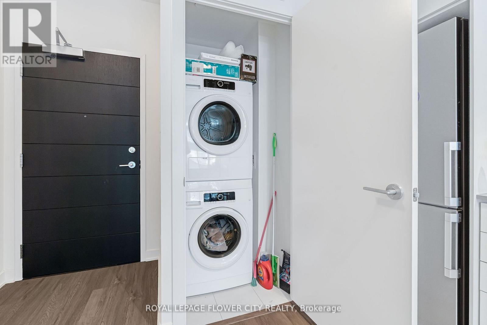 907 - 212 King William Street S, Hamilton, ON - Indoor Photo Showing Laundry Room
