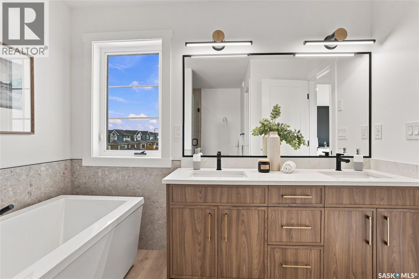 102 Cockcroft Manor, Saskatoon, SK