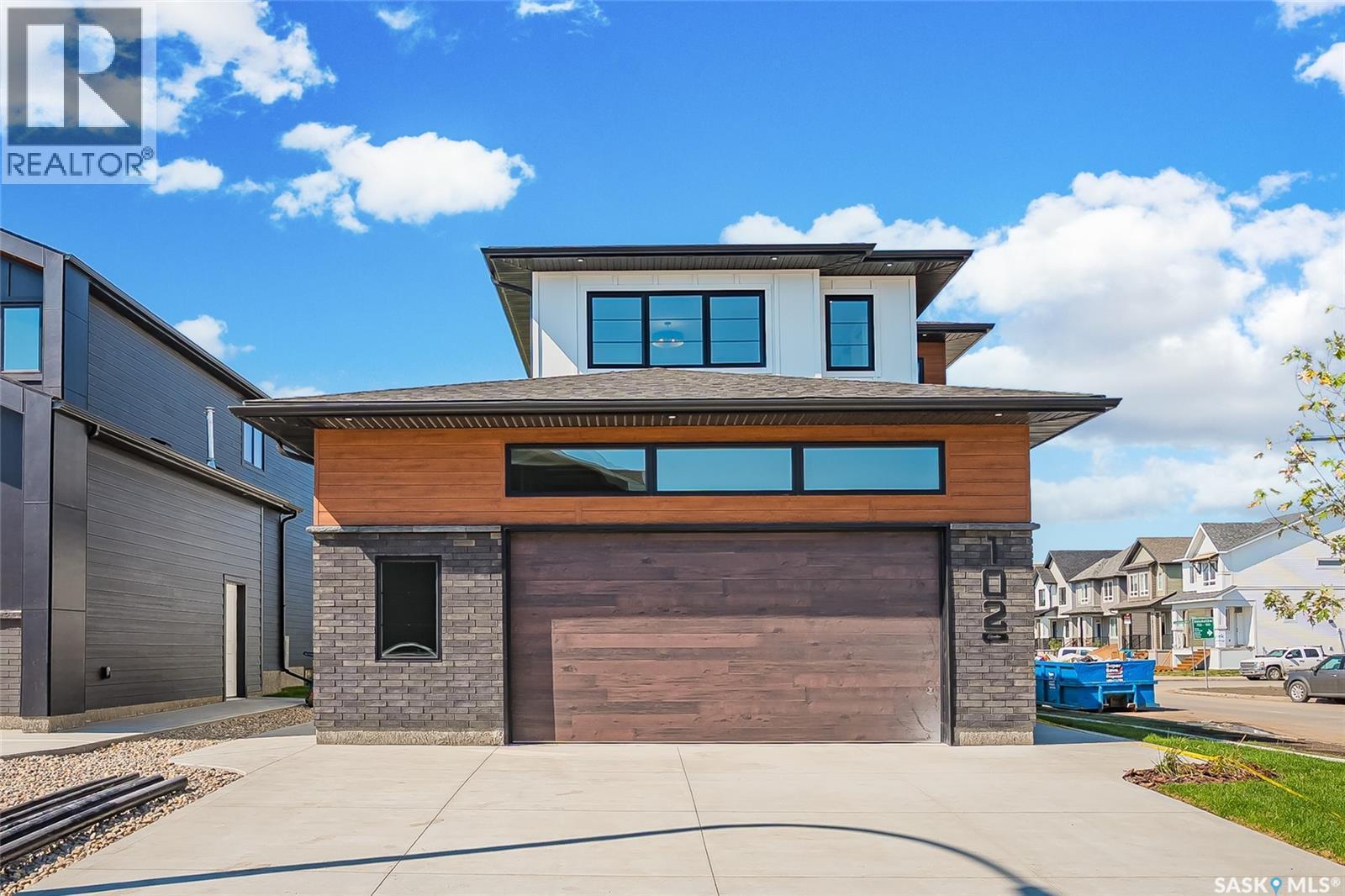 102 Cockcroft Manor, Saskatoon, SK