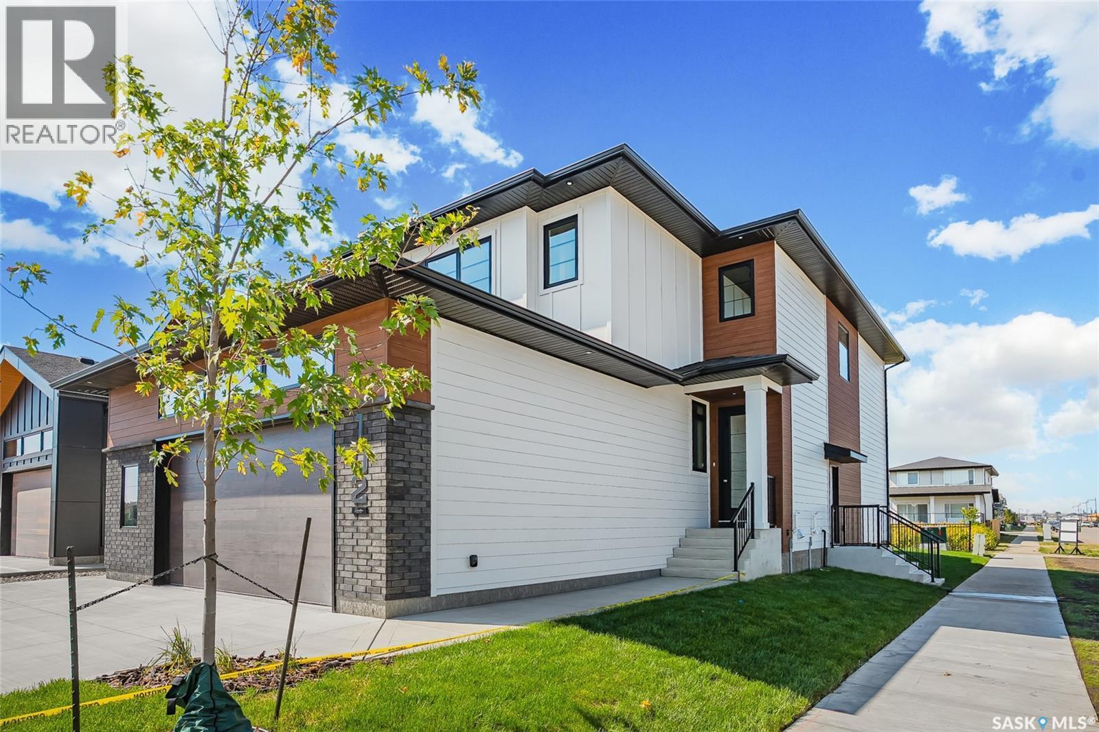 102 Cockcroft Manor, Saskatoon, SK