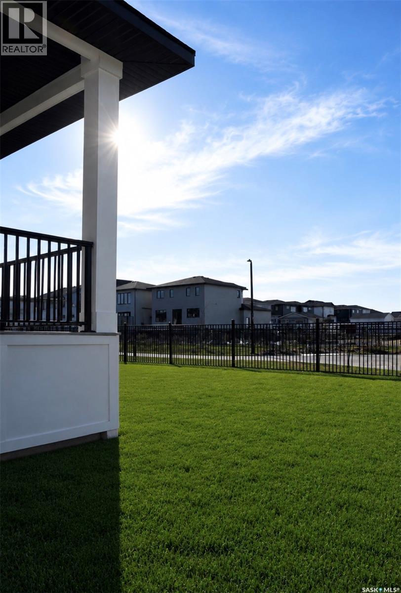 106 Cockcroft Manor, Saskatoon, SK - Outdoor