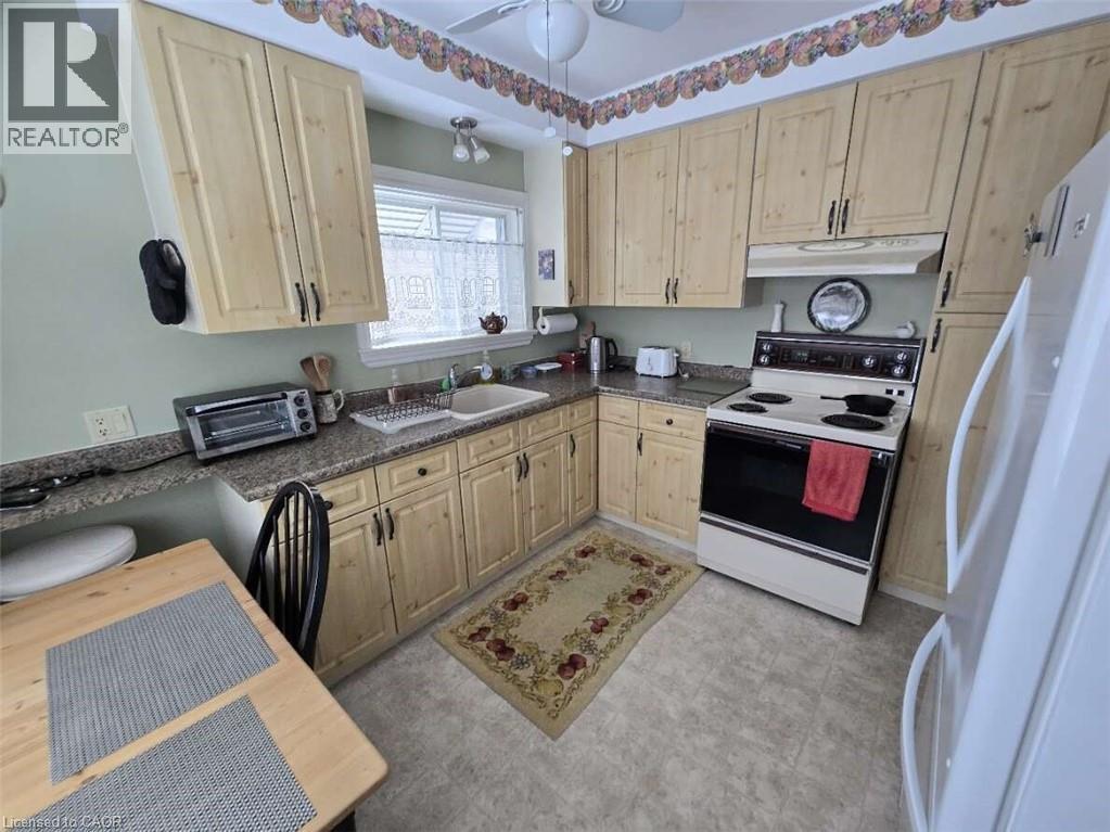 100 North Drive, Kitchener, ON - Indoor Photo Showing Kitchen