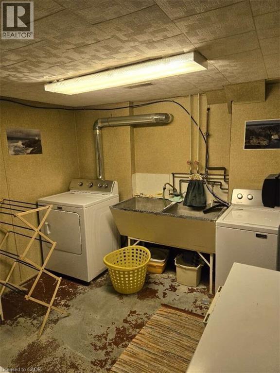 100 North Drive, Kitchener, ON - Indoor Photo Showing Laundry Room