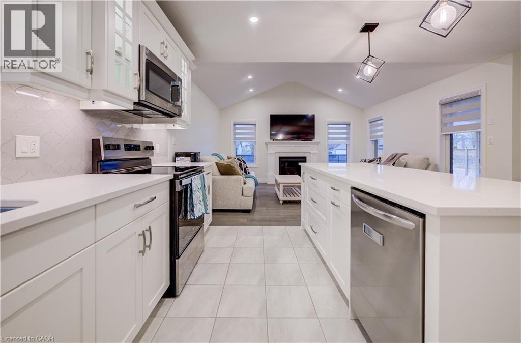 4 Livingston Drive, Tillsonburg, ON - Indoor Photo Showing Kitchen