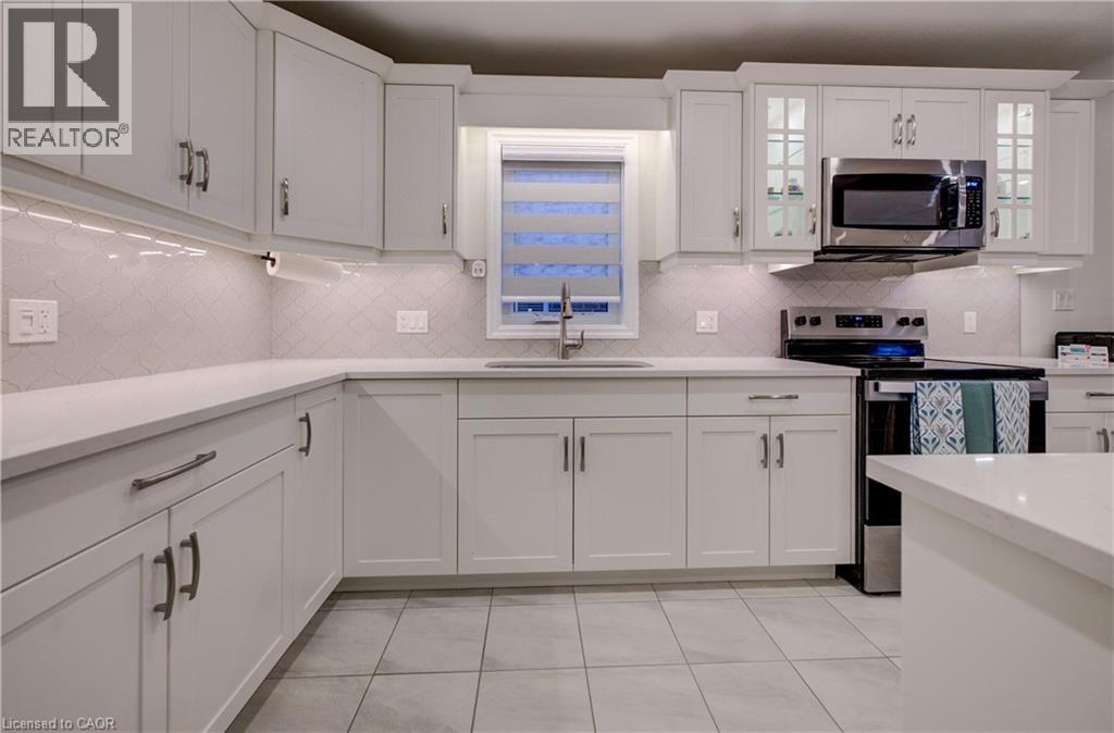 4 Livingston Drive, Tillsonburg, ON - Indoor Photo Showing Kitchen