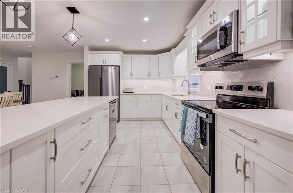4 Livingston Drive, Tillsonburg, ON - Indoor Photo Showing Kitchen With Stainless Steel Kitchen With Upgraded Kitchen