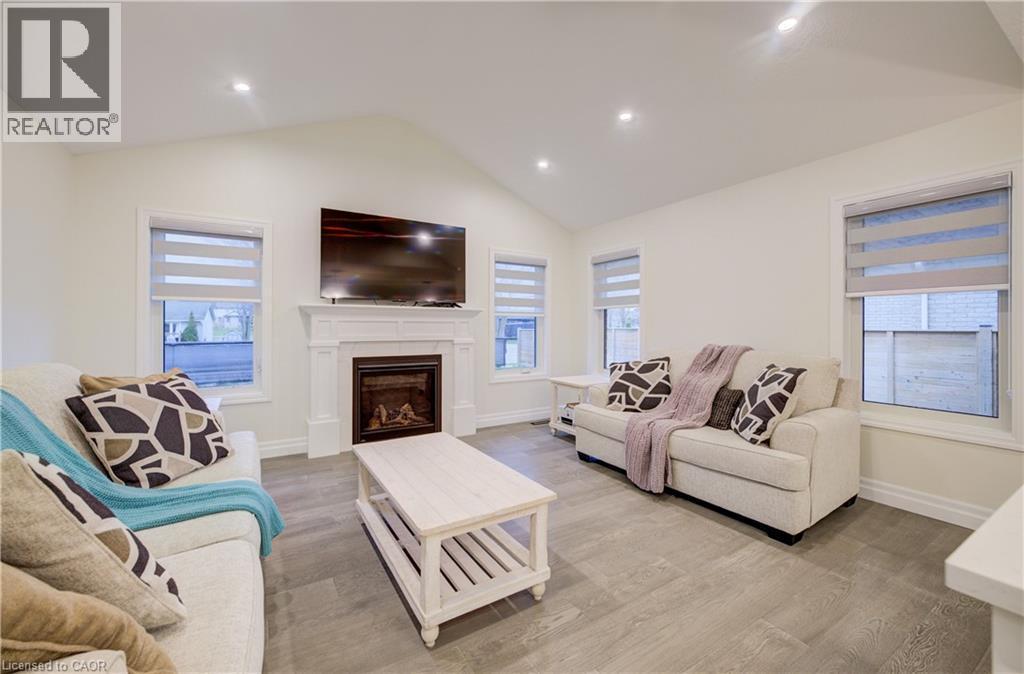 4 Livingston Drive, Tillsonburg, ON - Indoor Photo Showing Living Room With Fireplace