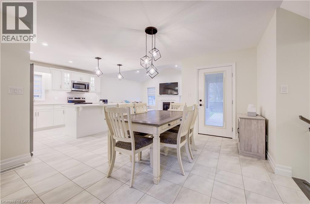 4 Livingston Drive, Tillsonburg, ON - Indoor Photo Showing Dining Room