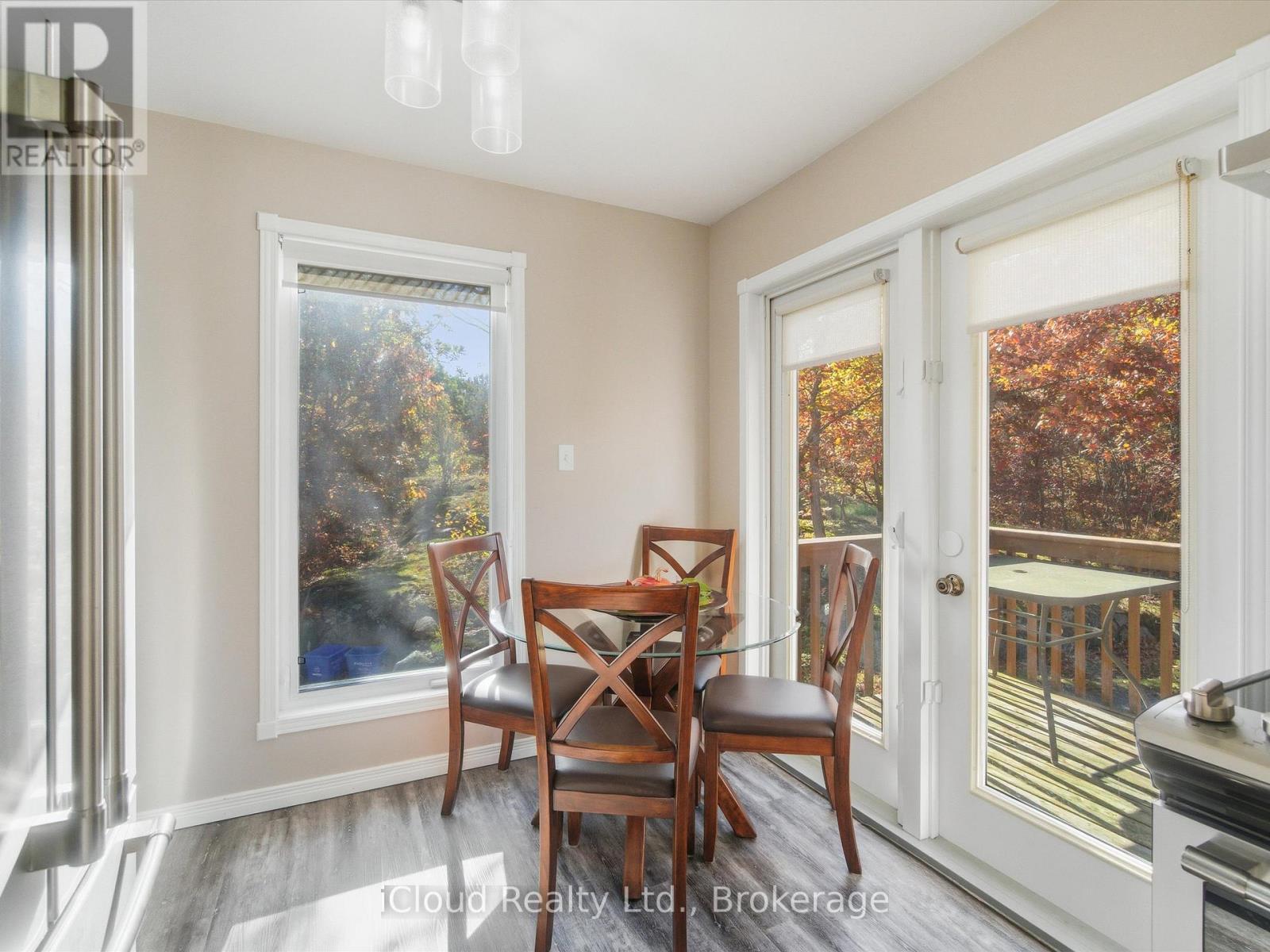 6 Springhill Road, Mckellar, ON - Indoor Photo Showing Kitchen With Double Sink With Upgraded Kitchen
