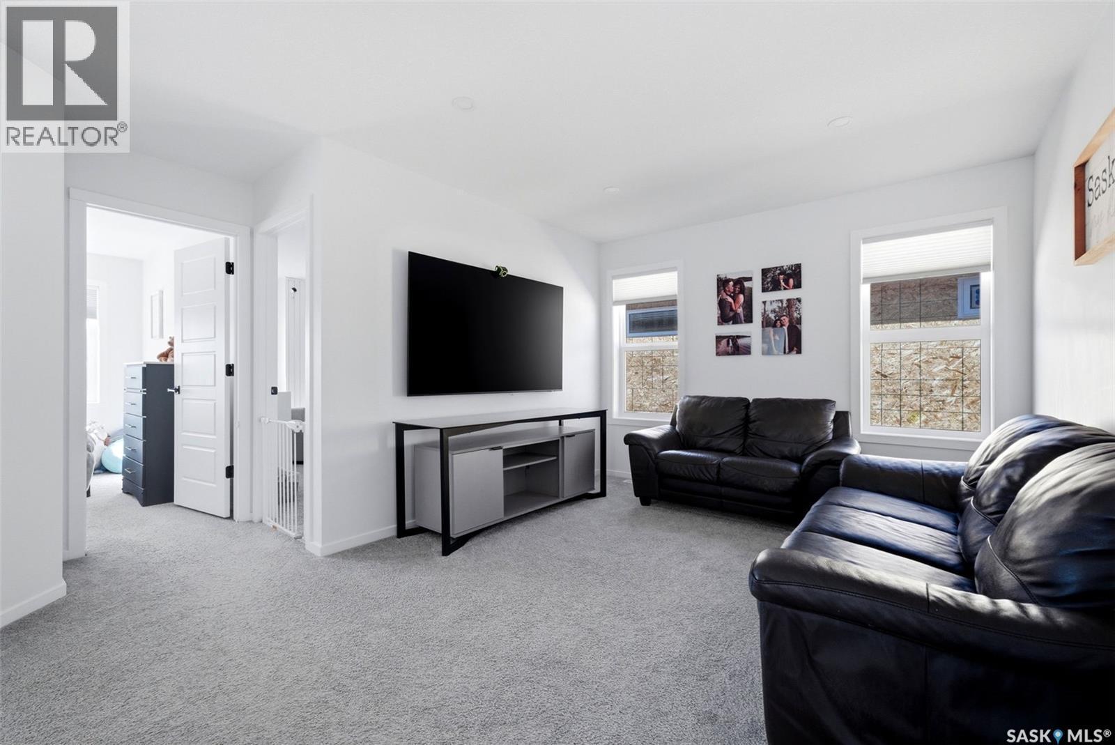 3029 Bellegarde Crescent, Regina, SK - Indoor Photo Showing Living Room