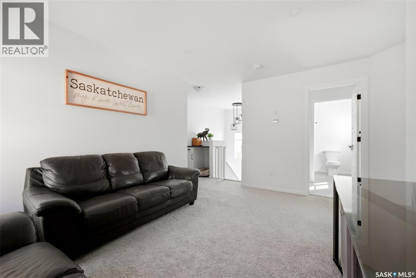 3029 Bellegarde Crescent, Regina, SK - Indoor Photo Showing Living Room