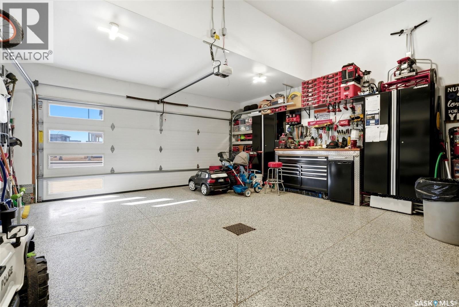 3029 Bellegarde Crescent, Regina, SK - Indoor Photo Showing Garage