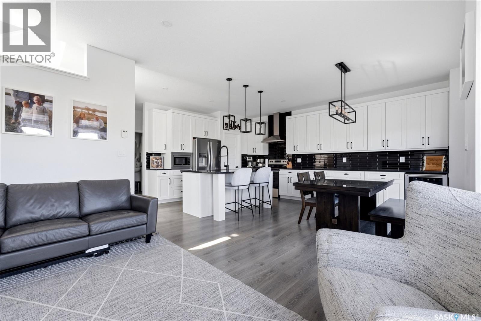 3029 Bellegarde Crescent, Regina, SK - Indoor Photo Showing Living Room