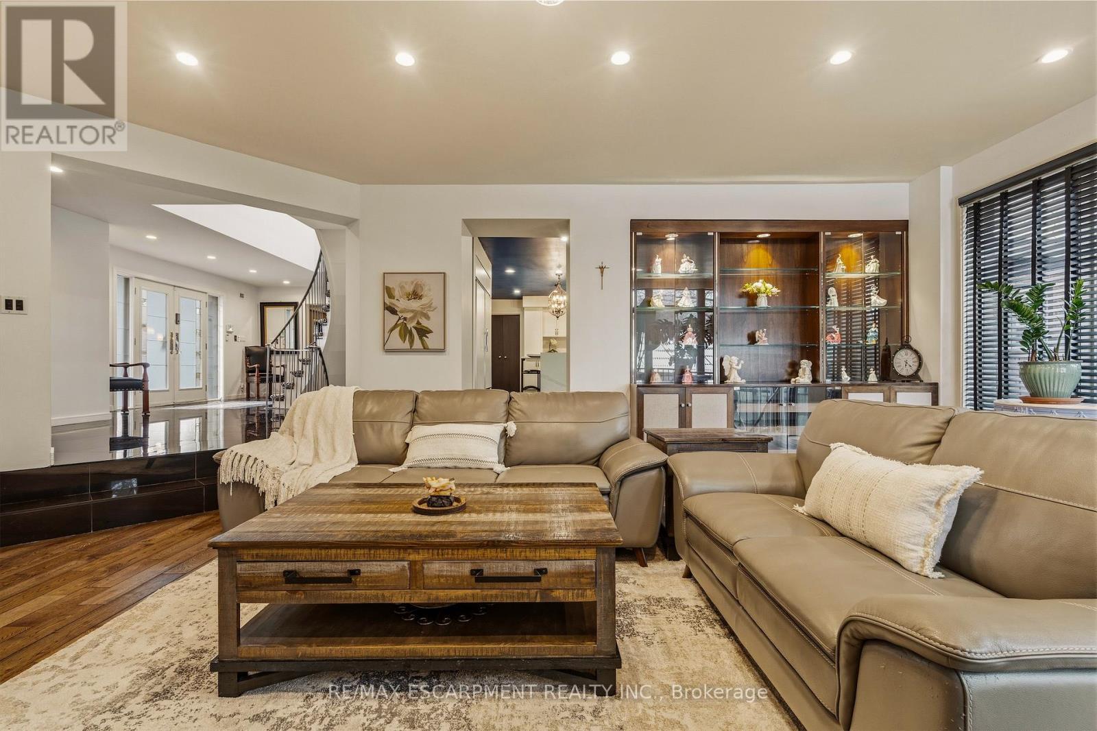78 Terrace Drive, Hamilton, ON - Indoor Photo Showing Living Room