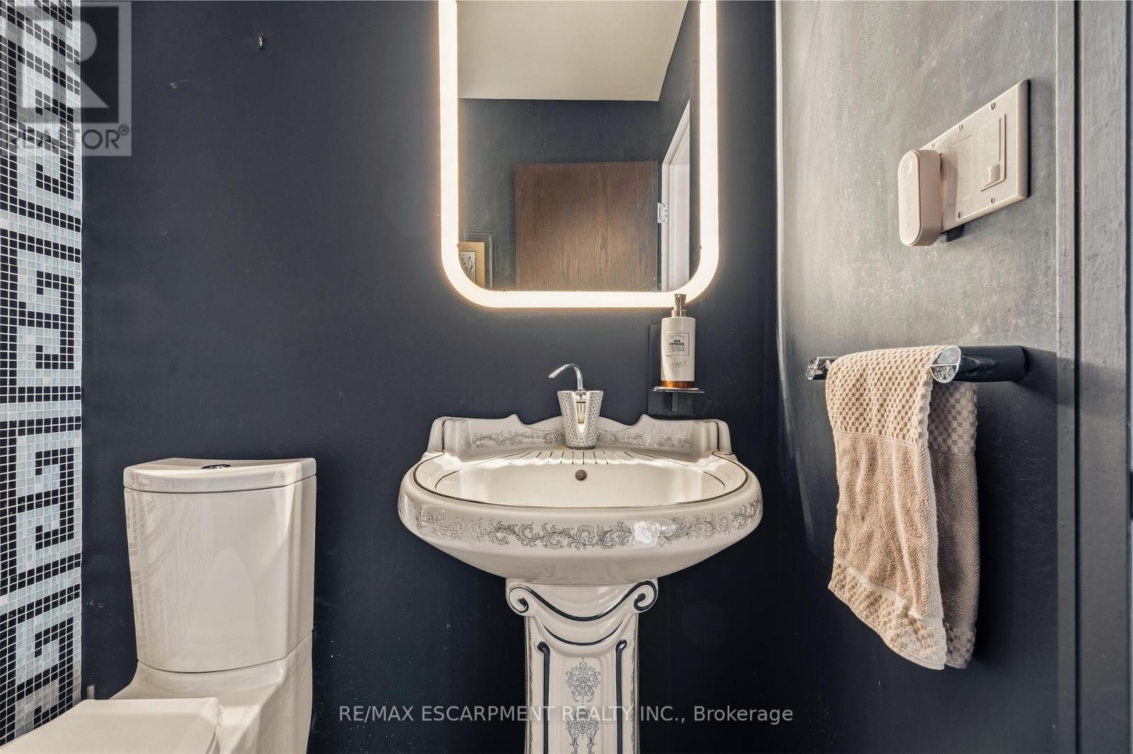 78 Terrace Drive, Hamilton, ON - Indoor Photo Showing Bathroom