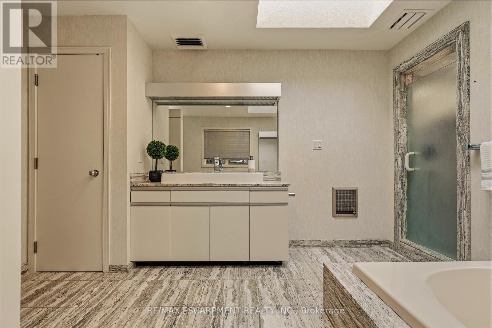 78 Terrace Drive, Hamilton, ON - Indoor Photo Showing Bathroom