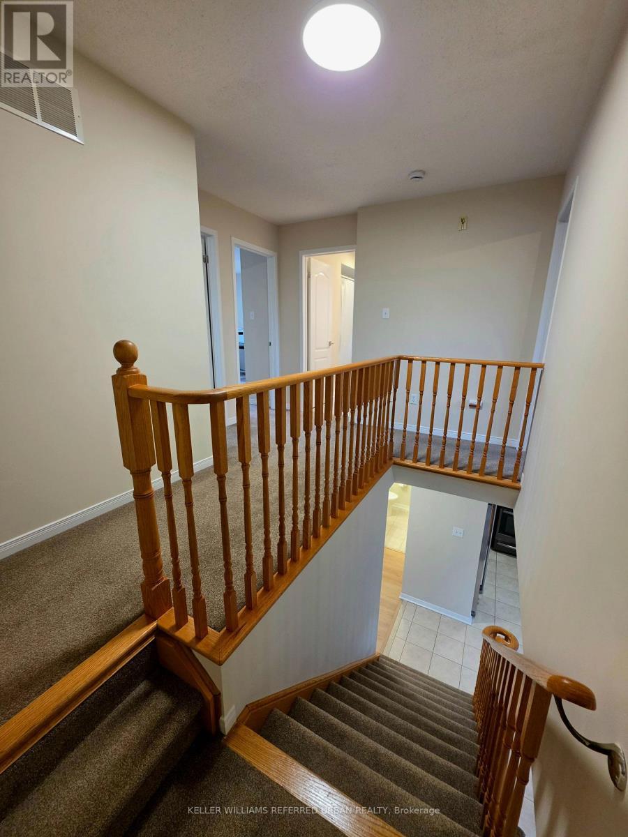 Clean refinished staircase - 129 Dolce Crescent, Vaughan, ON - Indoor Photo Showing Other Room