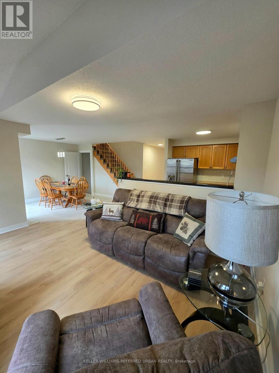 Living room - 129 Dolce Crescent, Vaughan, ON - Indoor Photo Showing Living Room