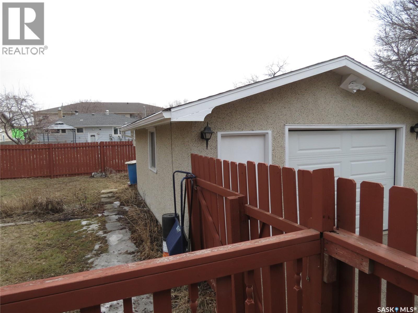 19 Merlin Crescent, Regina, SK - Outdoor