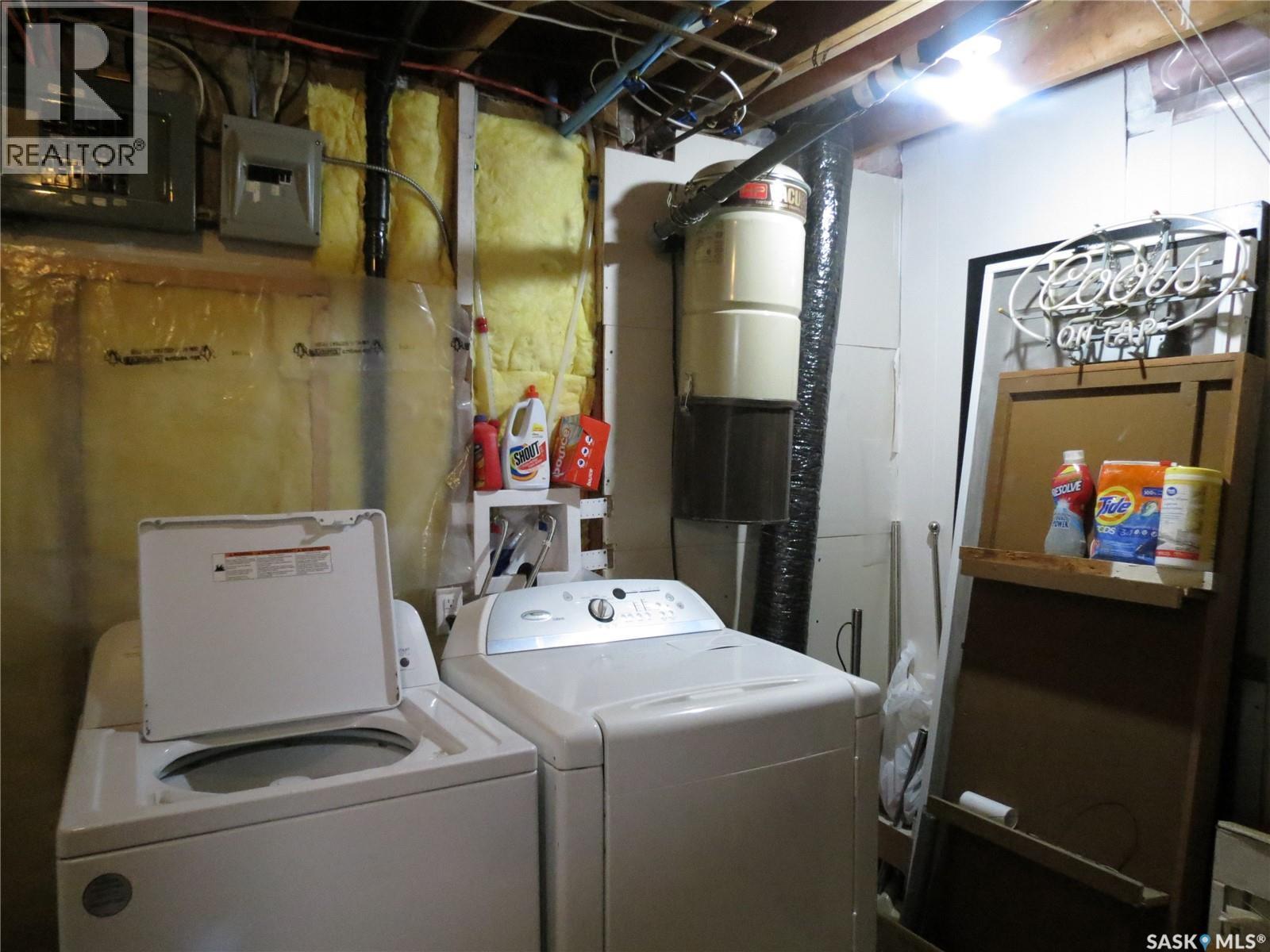 19 Merlin Crescent, Regina, SK - Indoor Photo Showing Laundry Room