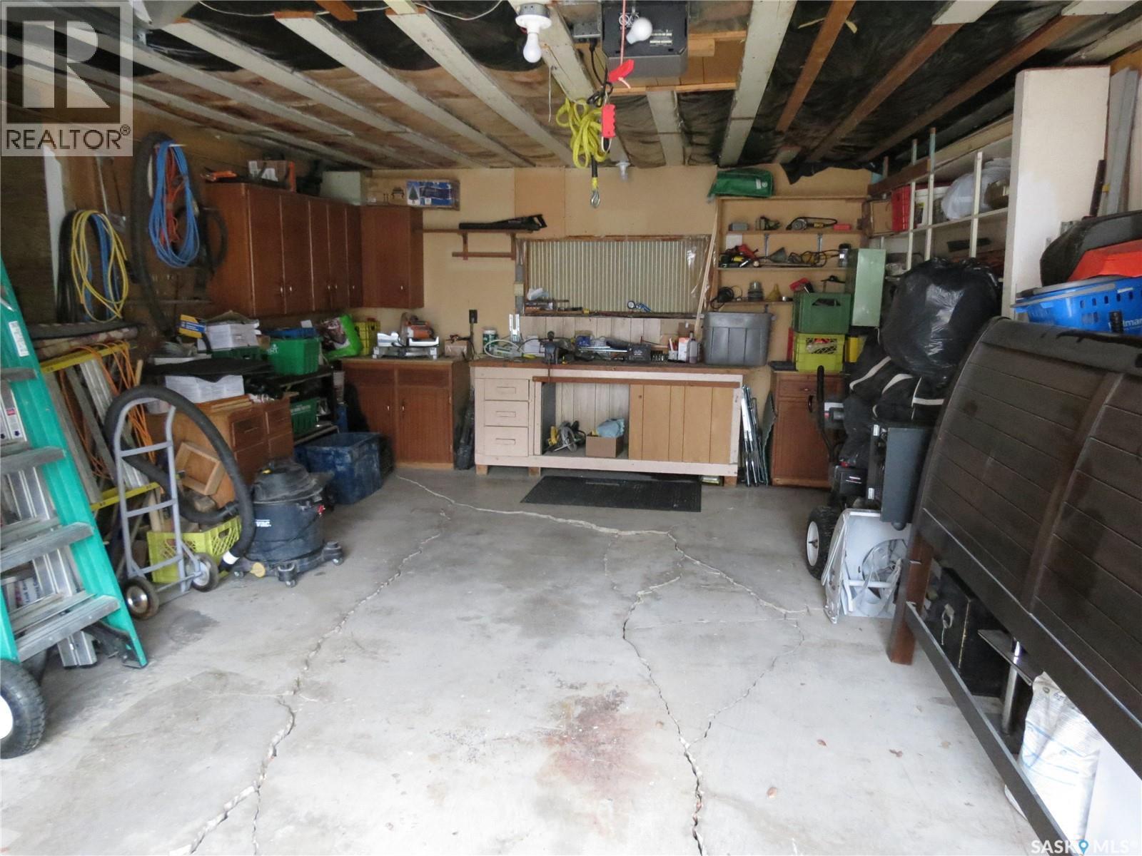 19 Merlin Crescent, Regina, SK - Indoor Photo Showing Garage