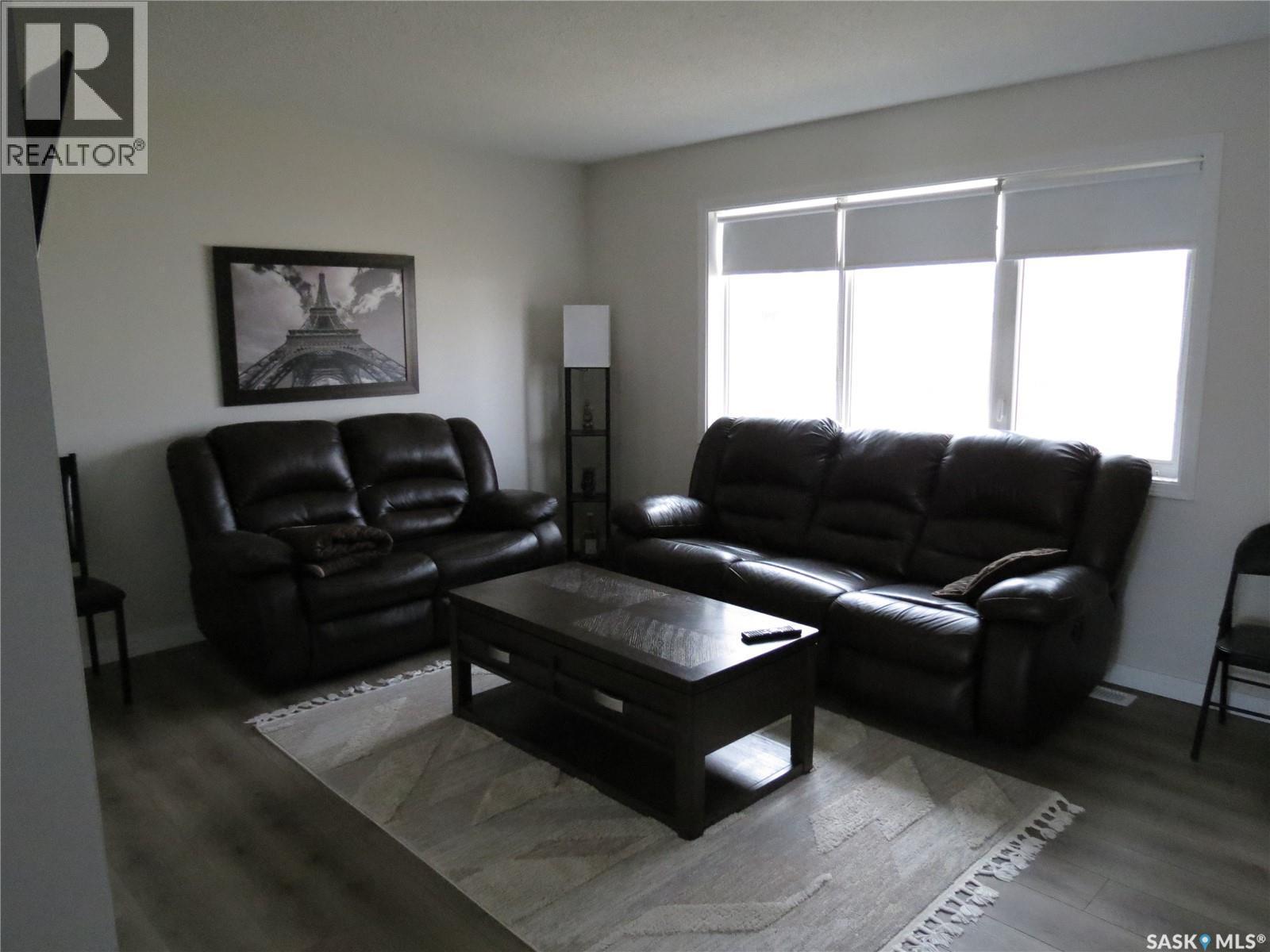 19 Merlin Crescent, Regina, SK - Indoor Photo Showing Living Room