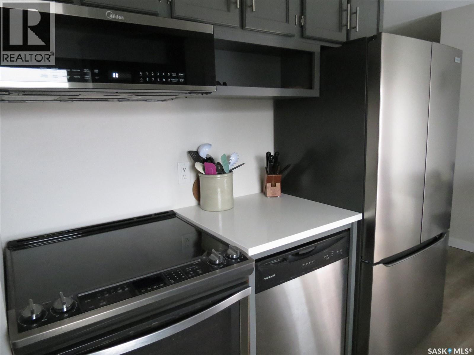 19 Merlin Crescent, Regina, SK - Indoor Photo Showing Kitchen