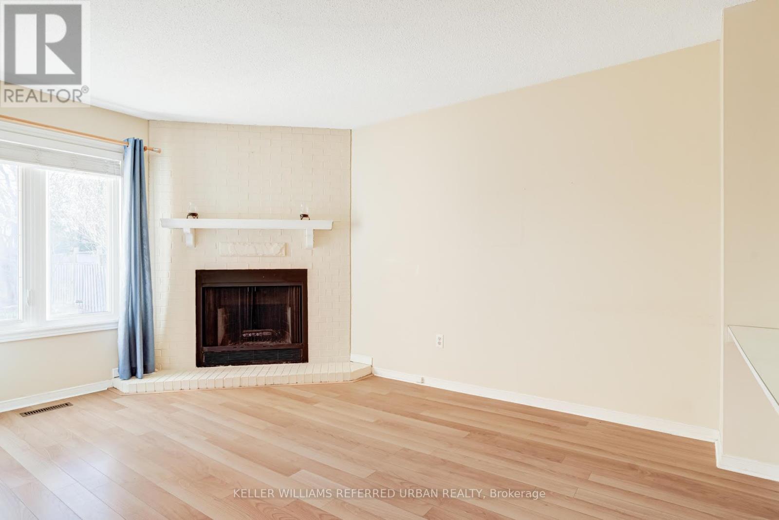 3626 Cartmel Road, Mississauga, ON - Indoor Photo Showing Living Room With Fireplace