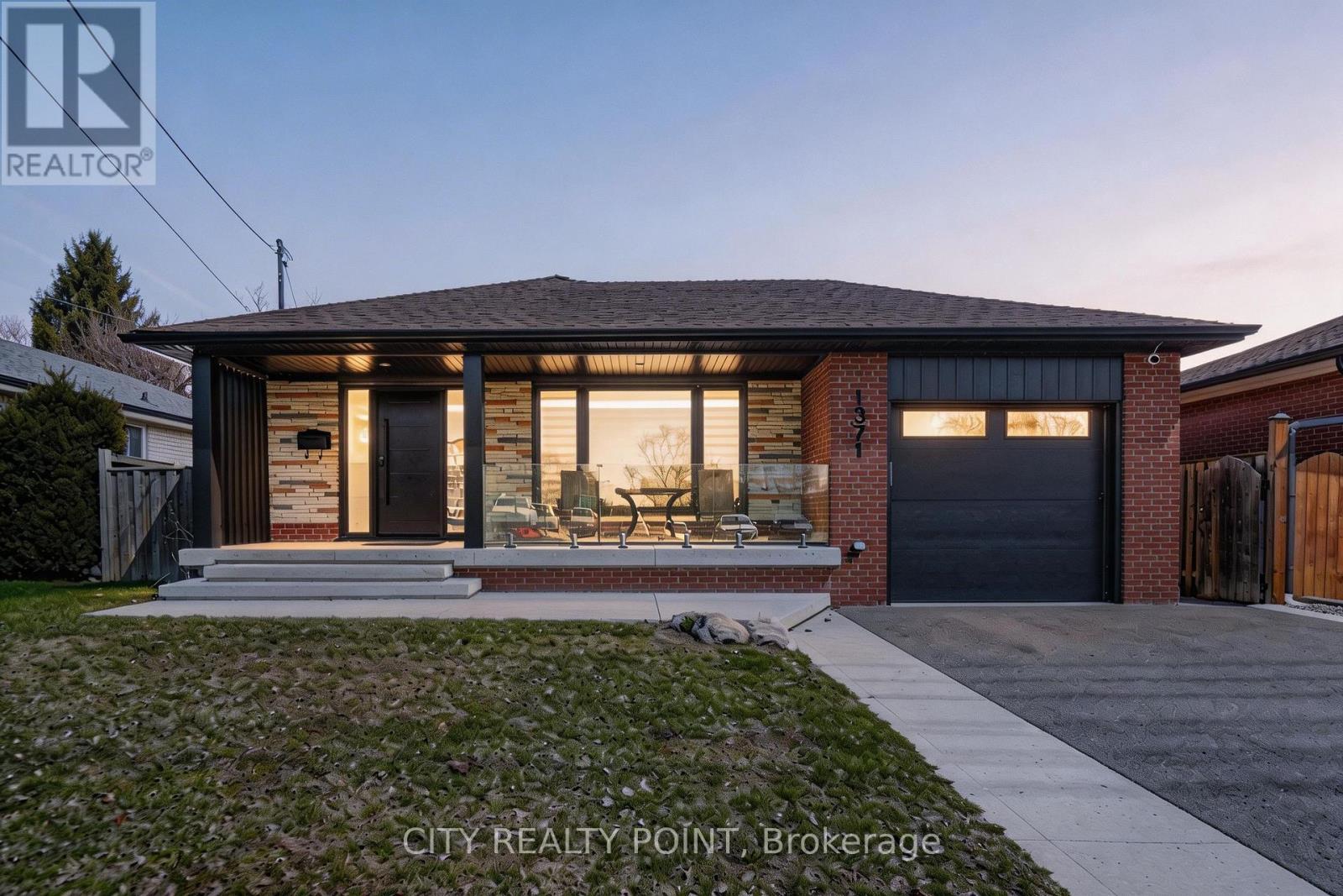 1371 Ogden Avenue, Mississauga, ON - Outdoor