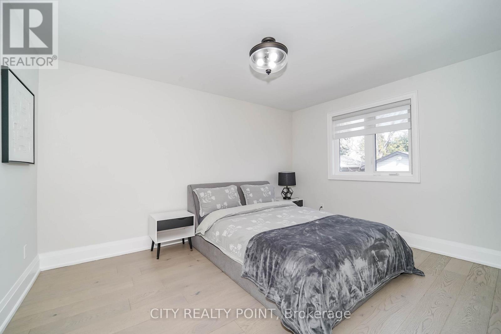 1371 Ogden Avenue, Mississauga, ON - Indoor Photo Showing Bedroom