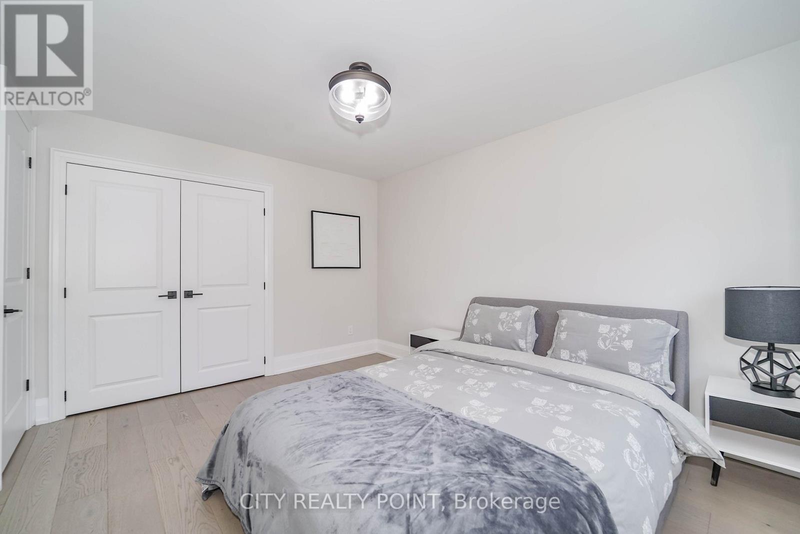1371 Ogden Avenue, Mississauga, ON - Indoor Photo Showing Bedroom