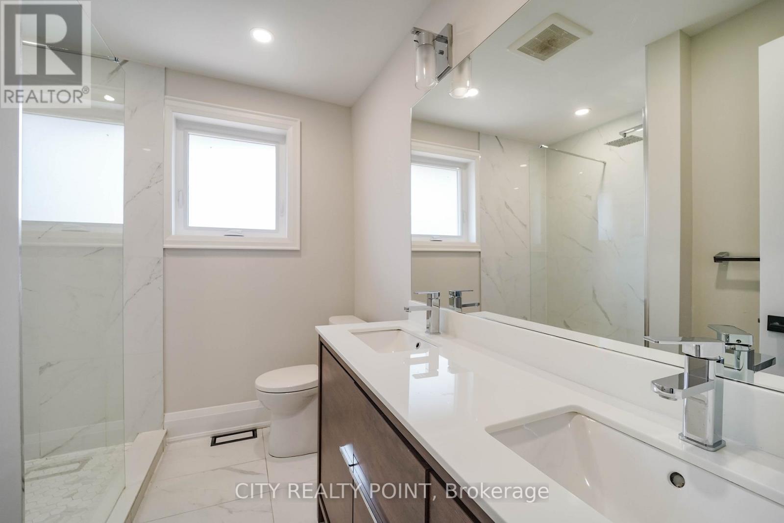 1371 Ogden Avenue, Mississauga, ON - Indoor Photo Showing Bathroom