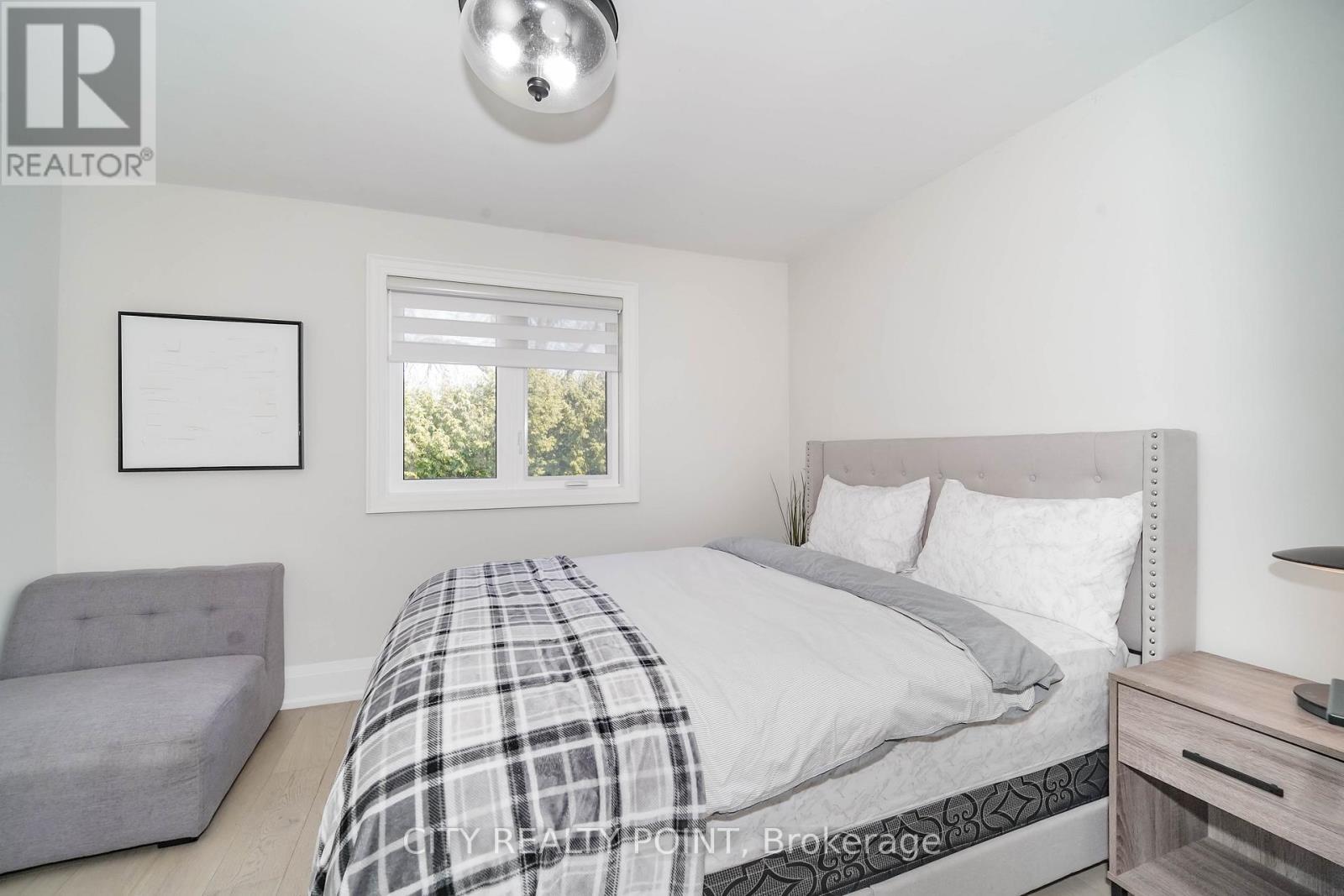 1371 Ogden Avenue, Mississauga, ON - Indoor Photo Showing Bedroom
