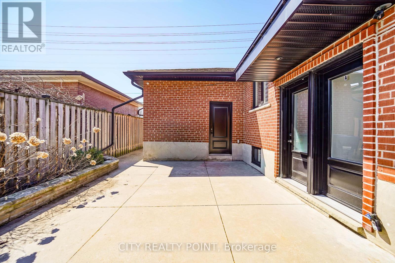 1371 Ogden Avenue, Mississauga, ON - Outdoor With Exterior