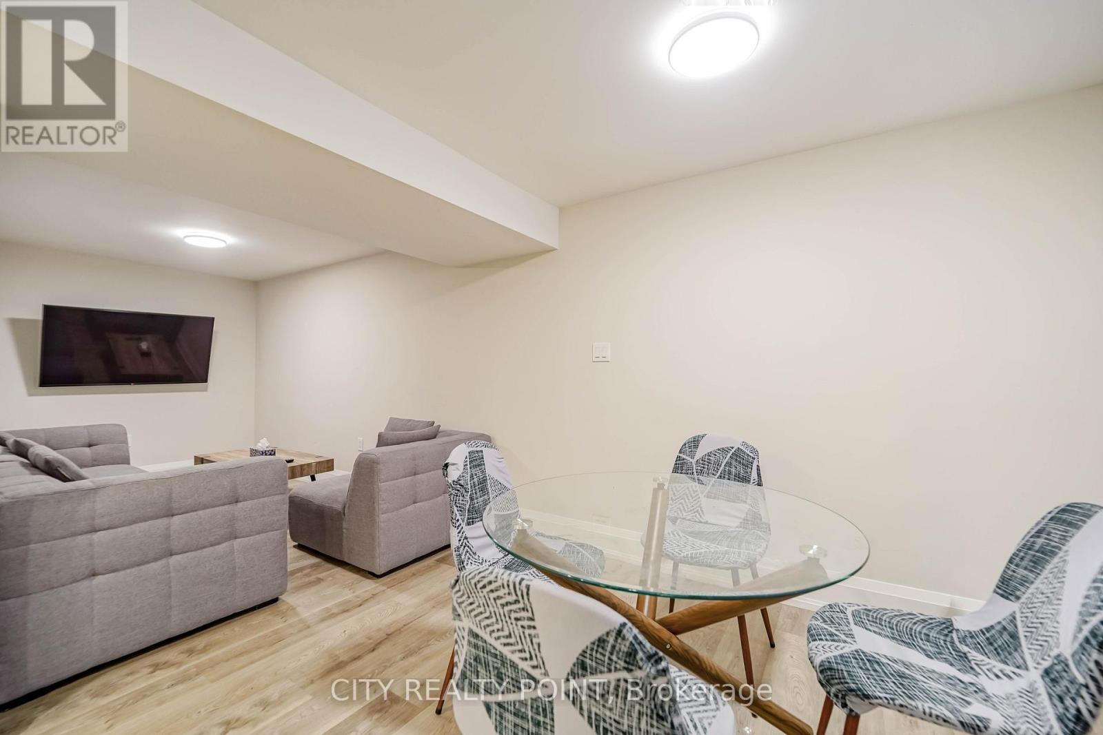 1371 Ogden Avenue, Mississauga, ON - Indoor