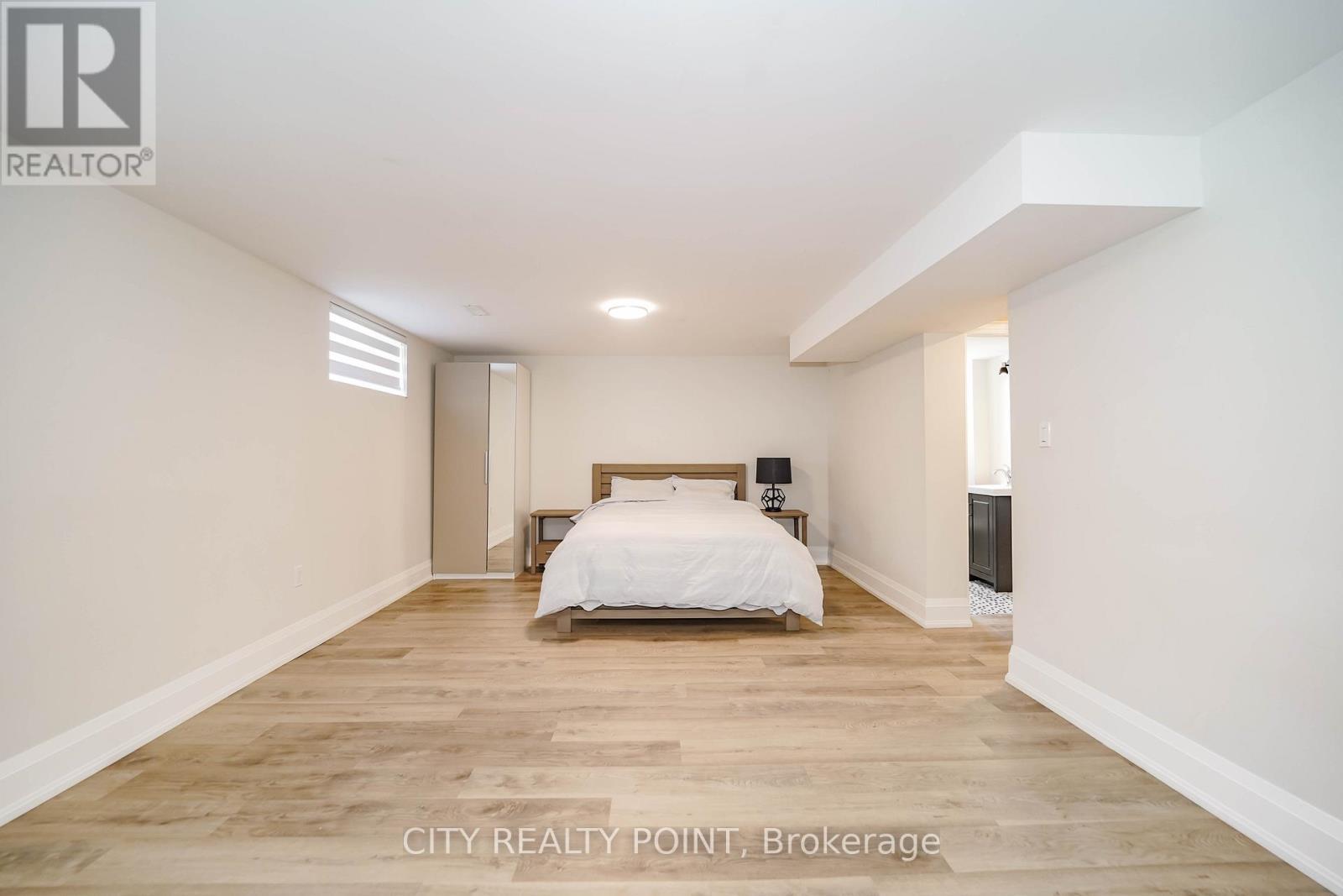 1371 Ogden Avenue, Mississauga, ON - Indoor