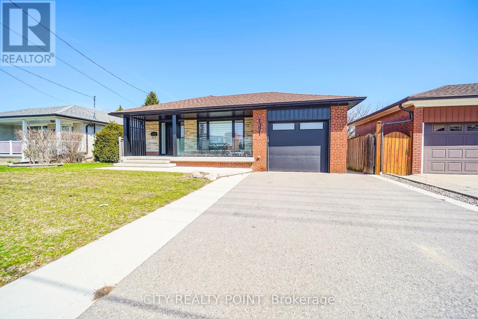 1371 Ogden Avenue, Mississauga, ON - Outdoor