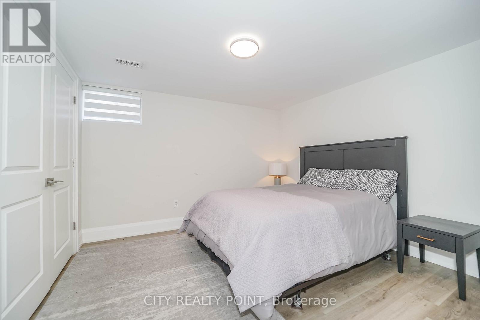 1371 Ogden Avenue, Mississauga, ON - Indoor Photo Showing Bedroom