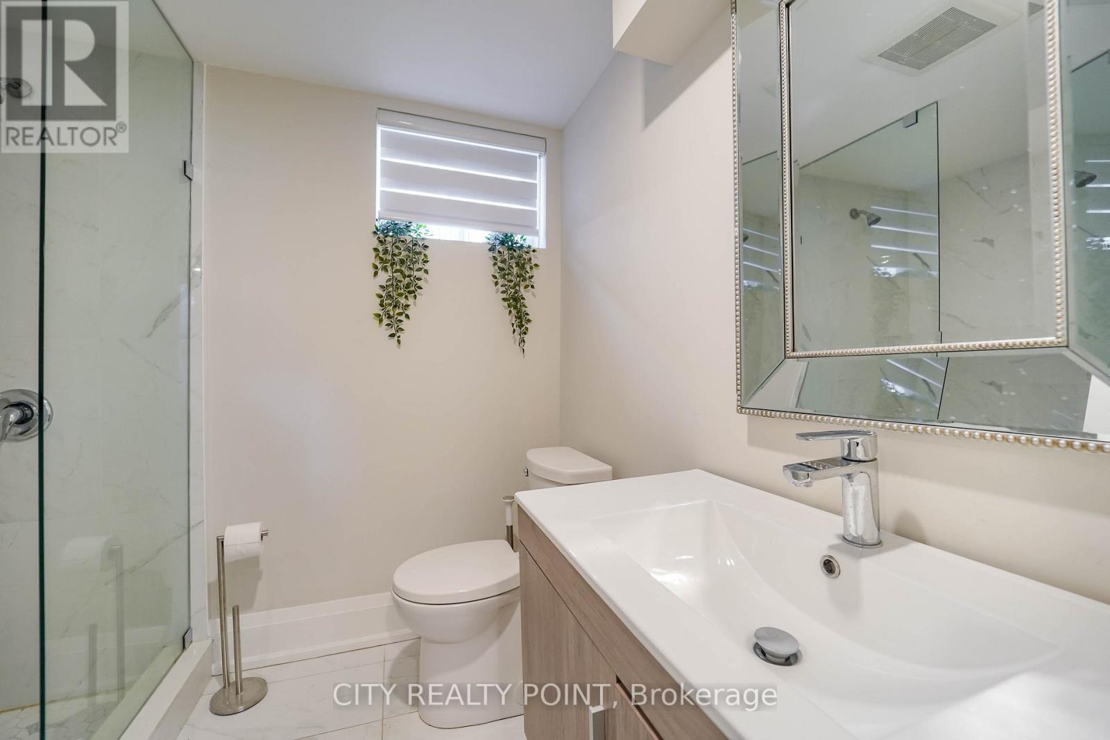 1371 Ogden Avenue, Mississauga, ON - Indoor Photo Showing Bathroom