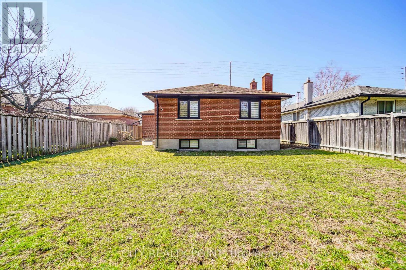 1371 Ogden Avenue, Mississauga, ON - Outdoor