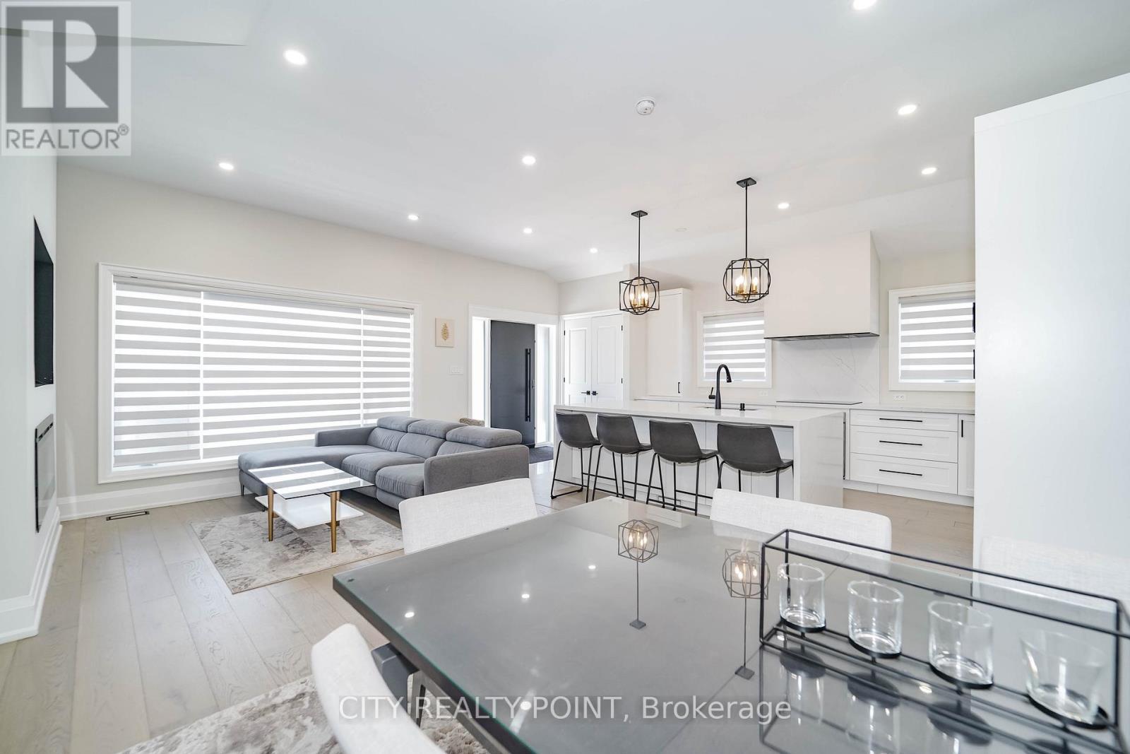 1371 Ogden Avenue, Mississauga, ON - Indoor