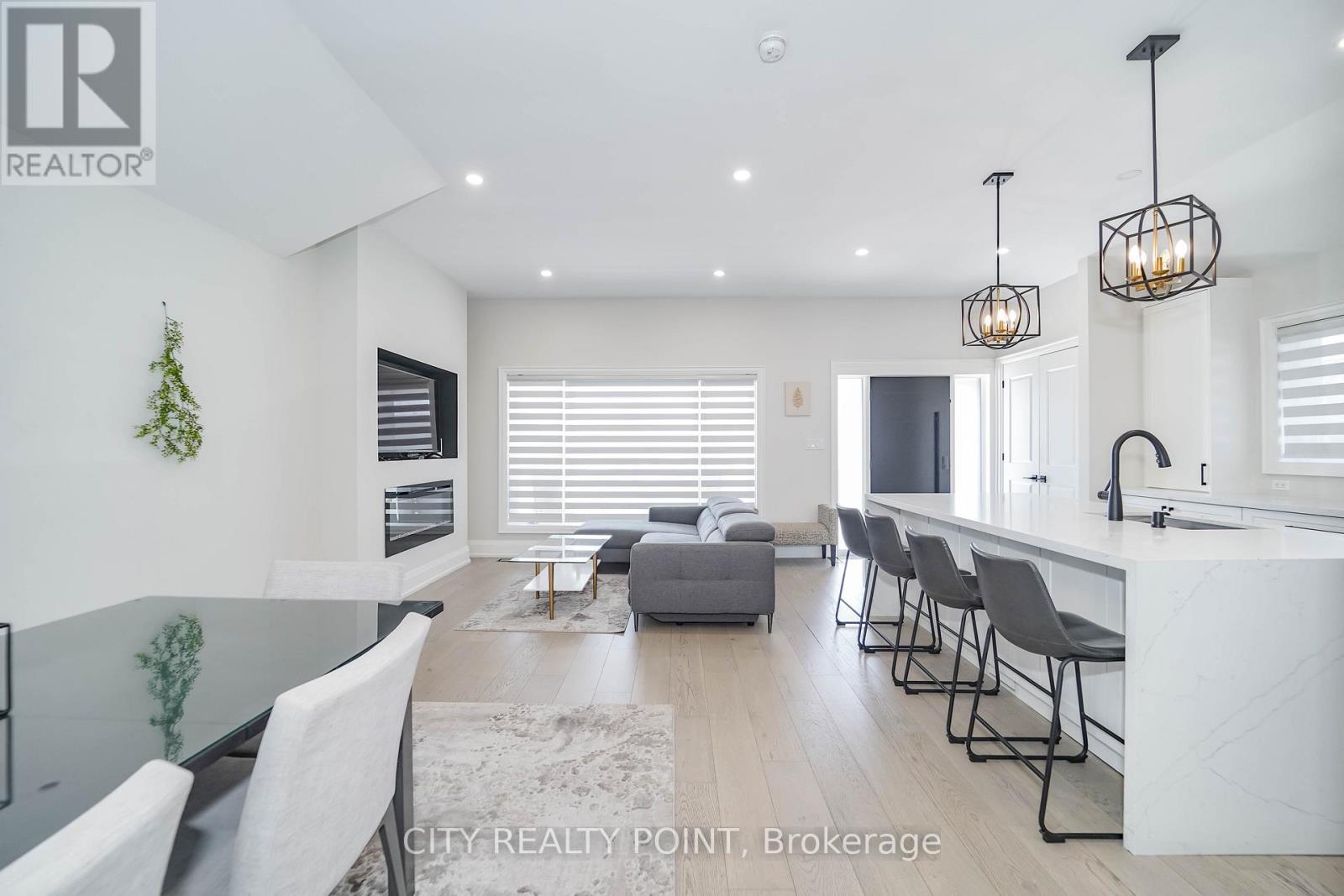 1371 Ogden Avenue, Mississauga, ON - Indoor