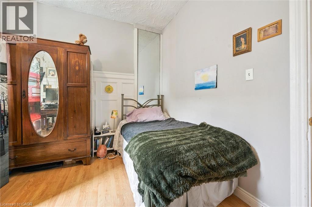 156 Wellington Street N, Kitchener, ON - Indoor Photo Showing Bedroom