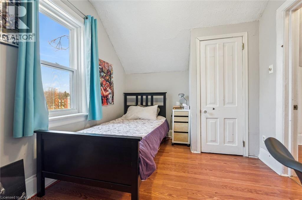 156 Wellington Street N, Kitchener, ON - Indoor Photo Showing Bedroom