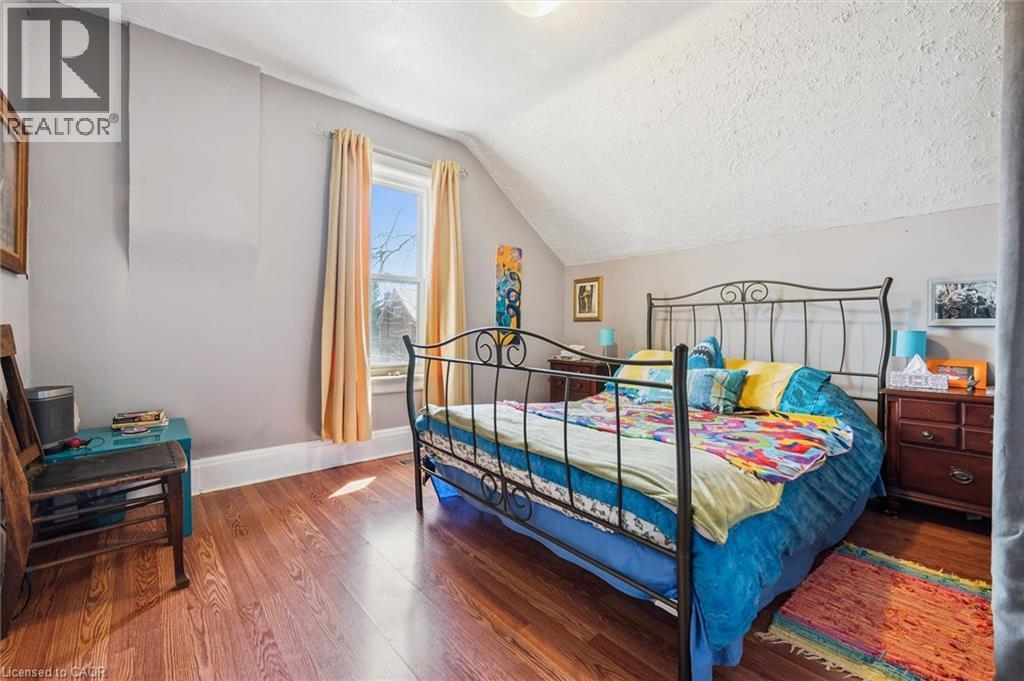 156 Wellington Street N, Kitchener, ON - Indoor Photo Showing Bedroom