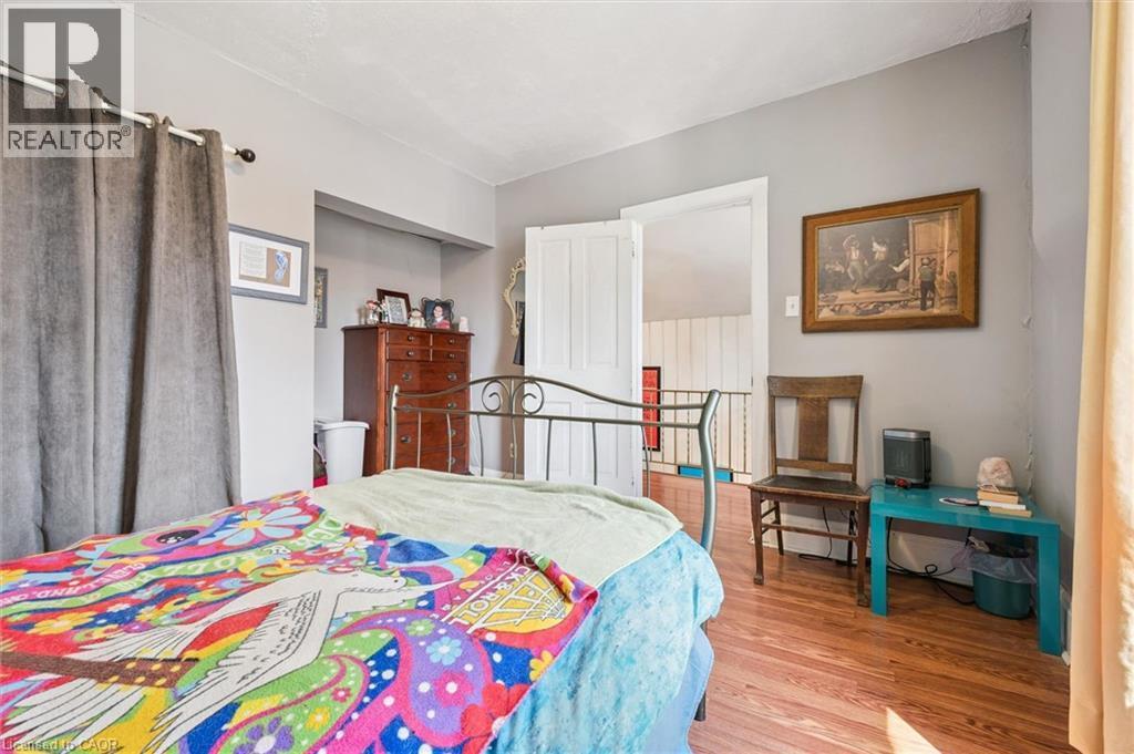 156 Wellington Street N, Kitchener, ON - Indoor Photo Showing Bedroom