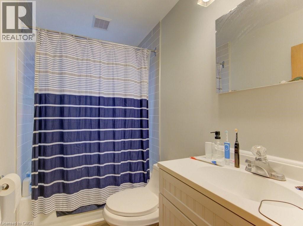 109 Eton Drive, Kitchener, ON - Indoor Photo Showing Bathroom