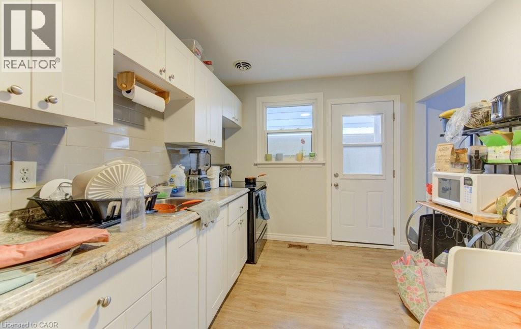 109 Eton Drive, Kitchener, ON - Indoor Photo Showing Kitchen