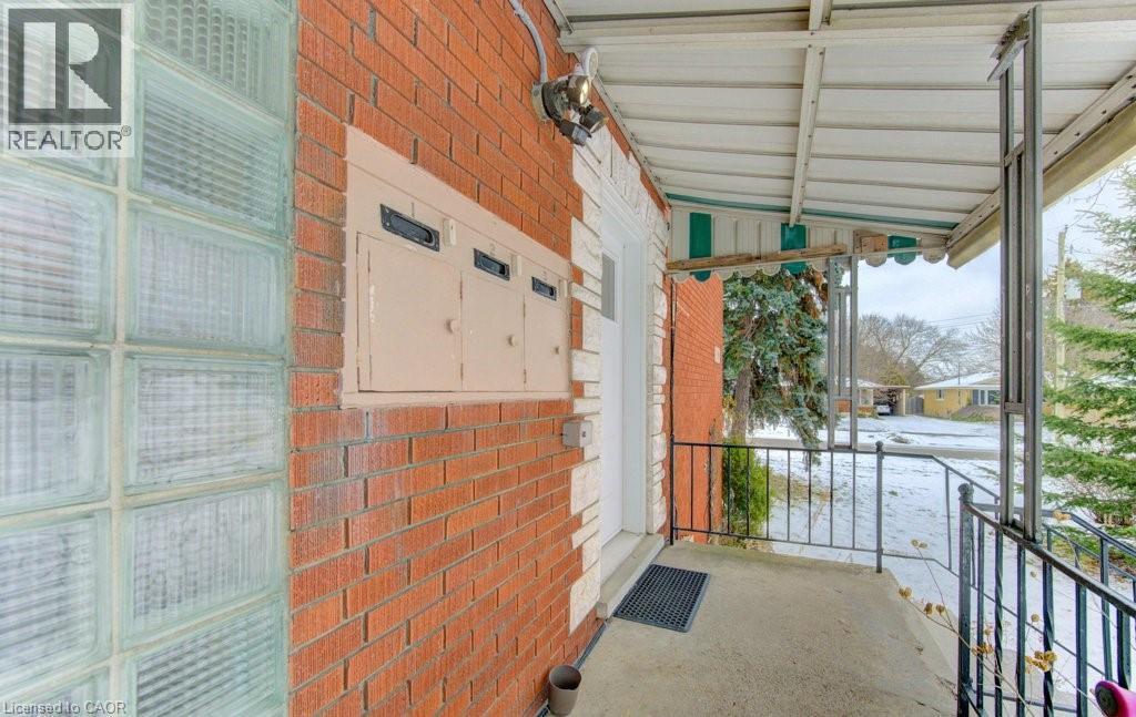 109 Eton Drive, Kitchener, ON - Indoor Photo Showing Garage