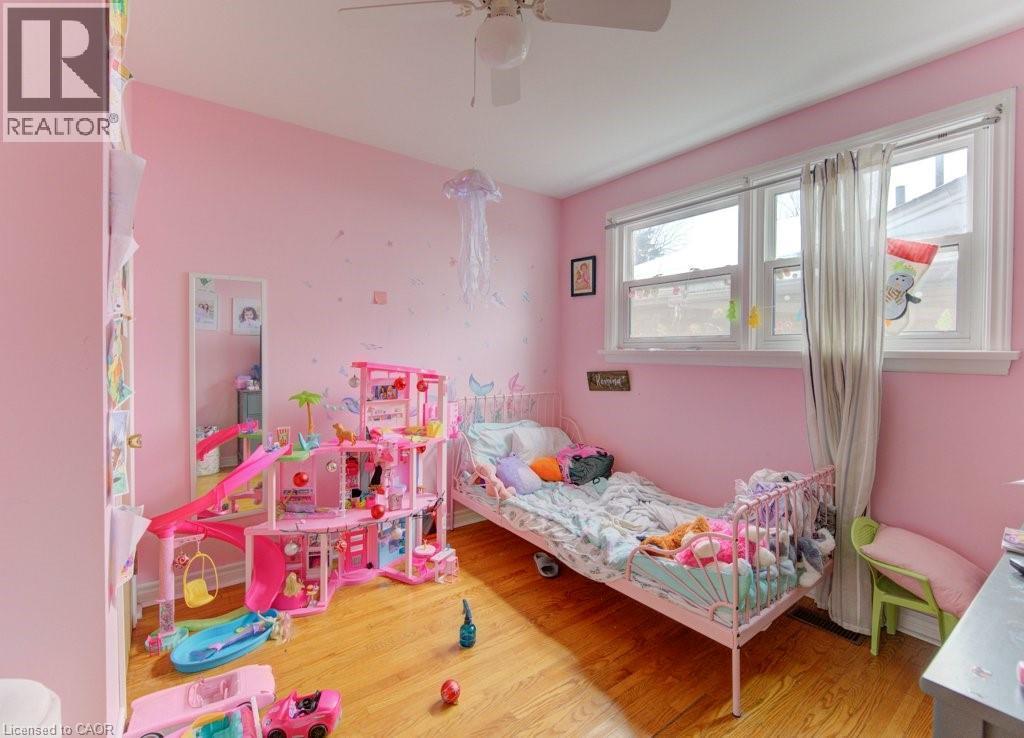 109 Eton Drive, Kitchener, ON - Indoor Photo Showing Bedroom